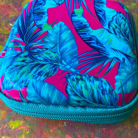 NTW Tropicana Leaves Hawaiian Designed Tech EarBud Zipper Travel Storage… - Picture 3 of 4